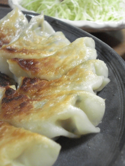 久しぶりの餃子作りでした。
白菜の餃子が大好きな我が家。
とっても美味しく頂きました♪