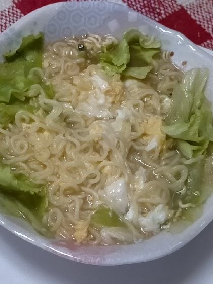 レタス入り卵ラーメン