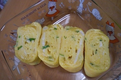ちょっとネギ少ないね～～～～
一昨日のお弁当に作ったよ～～～
やっぱネギ卵だ～い好き！
香りも彩も最高だわ！
(*^_^*)