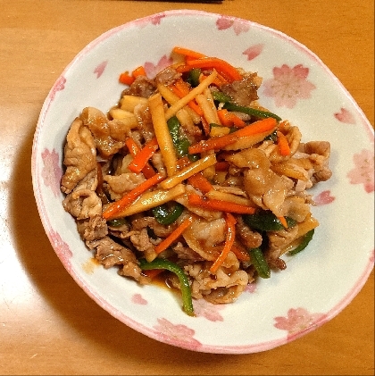 作りました！参考にさせて頂きました。肉は豚の切り落としで、後、ニンジンも入れてみました。生姜がきいて美味しかったです。