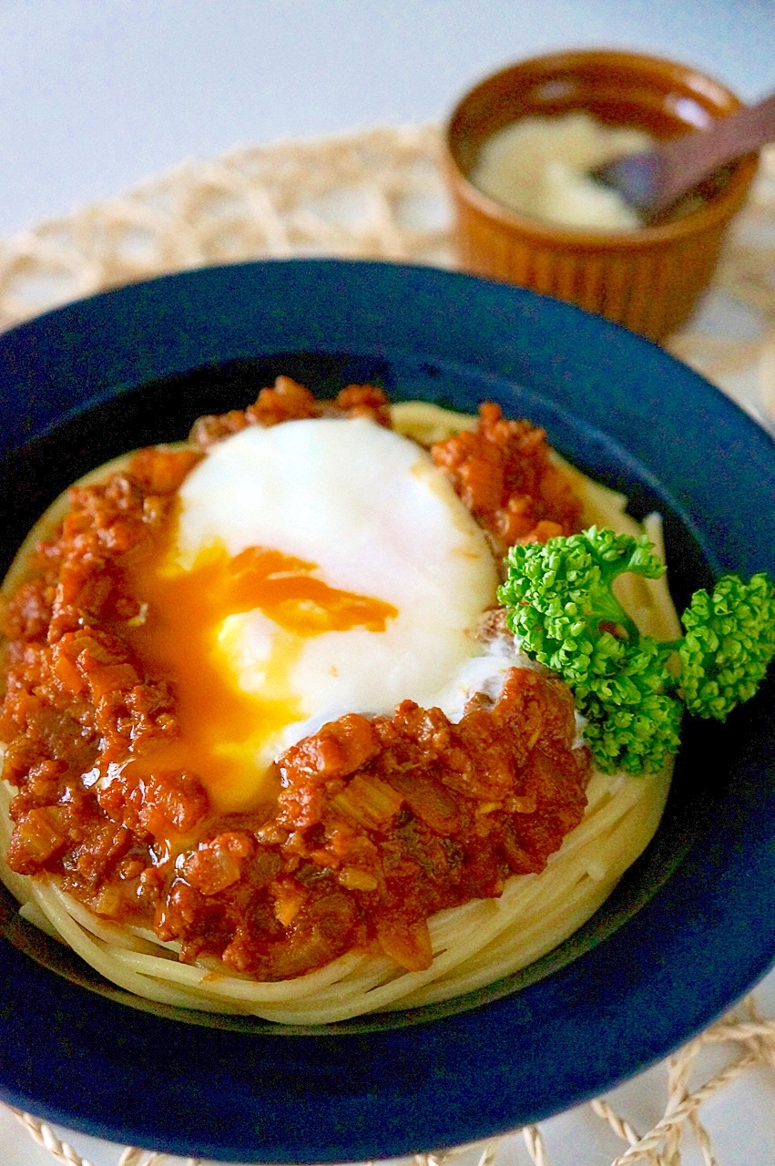 スパゲティミートカレー♪温玉添え