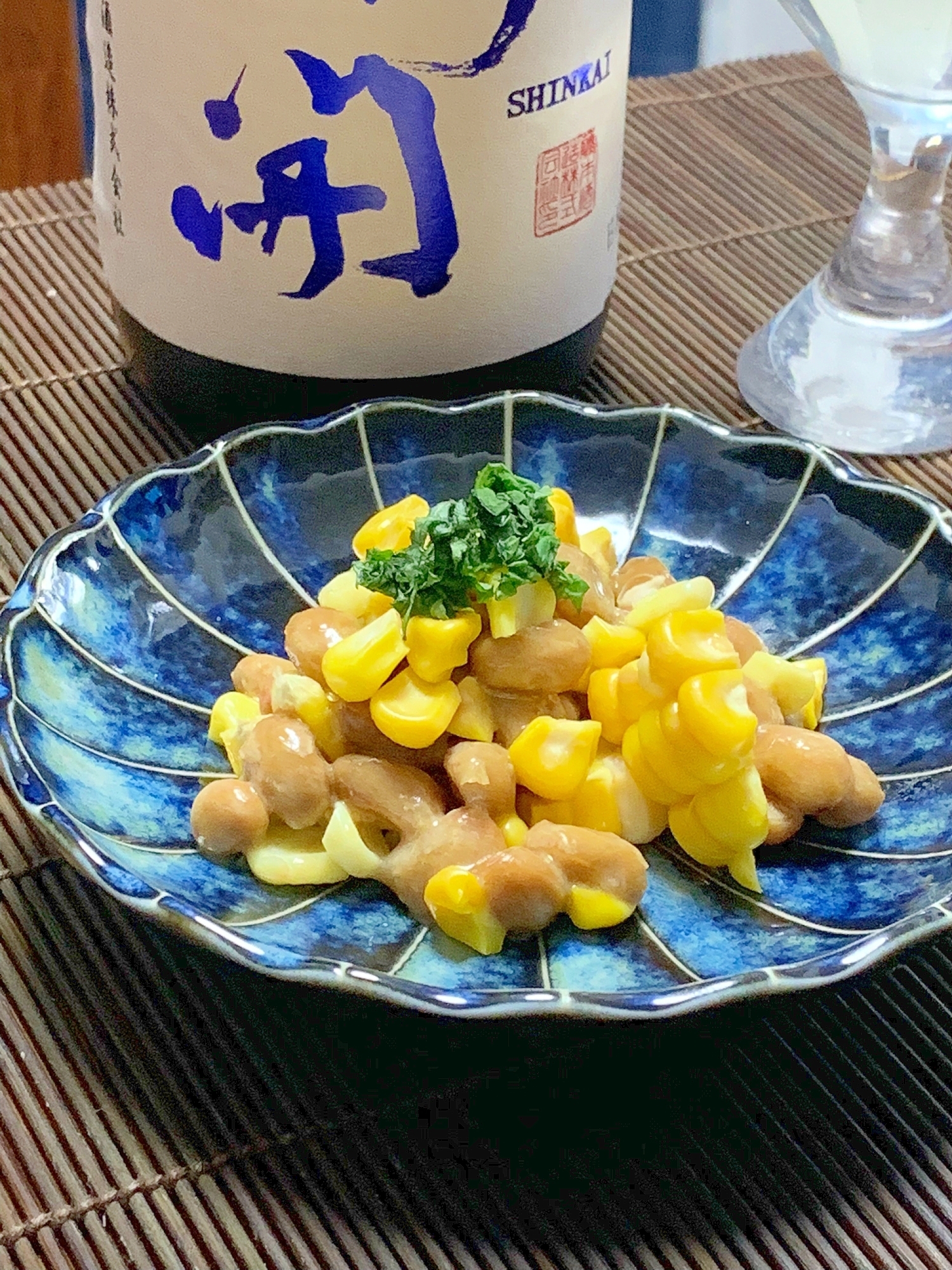 おかずにあてに、納豆とトウモロコシのしそドレ和え