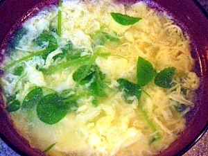 豆苗と卵の中華スープ