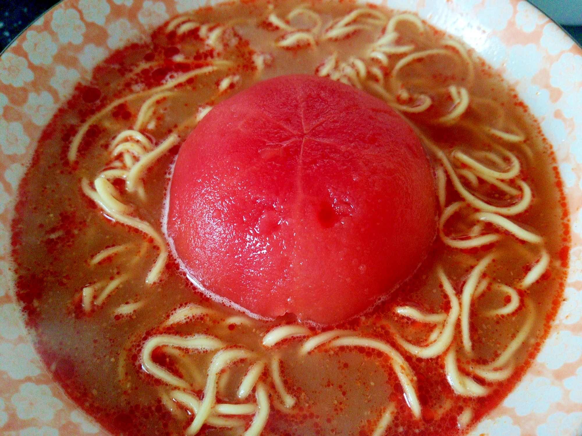 インスタントラーメンレシピ！　丸ごとトマト坦々麺