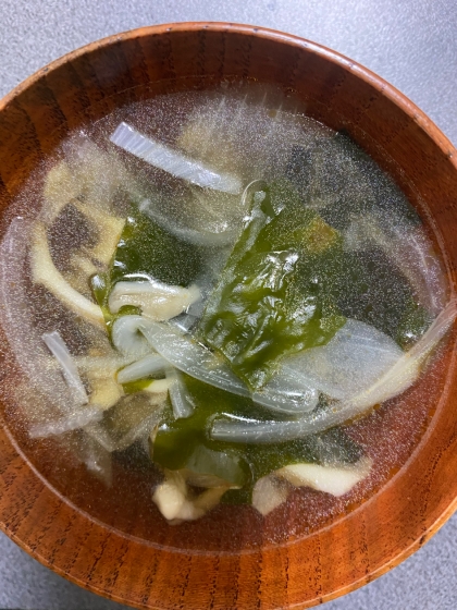 ワカメと玉ねぎの中華スープ