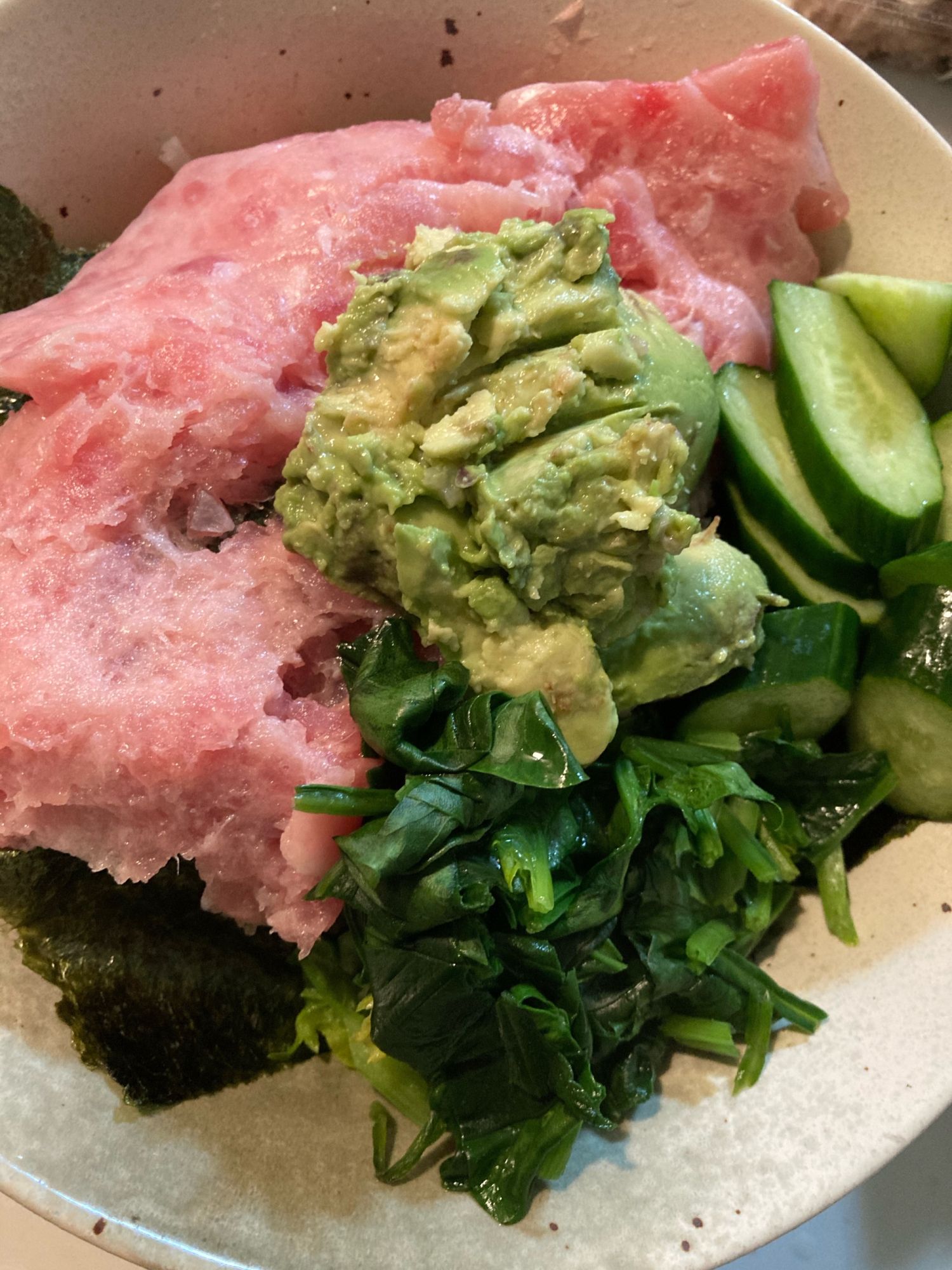 ほうれん草とアボカドのマグロ丼＾＾