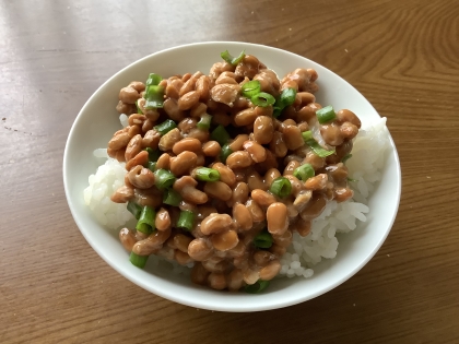 ゴマ油香るネギ納豆ご飯