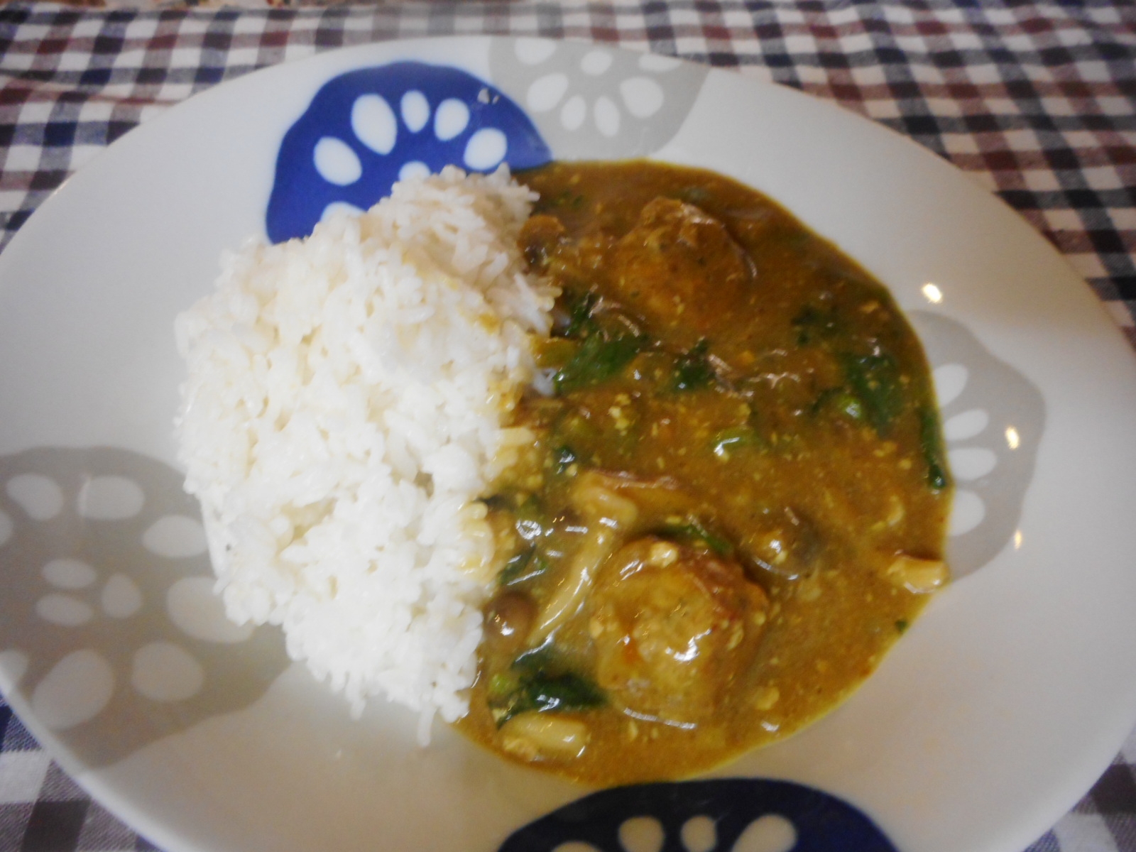 ほうれん草と肉団子のカレー