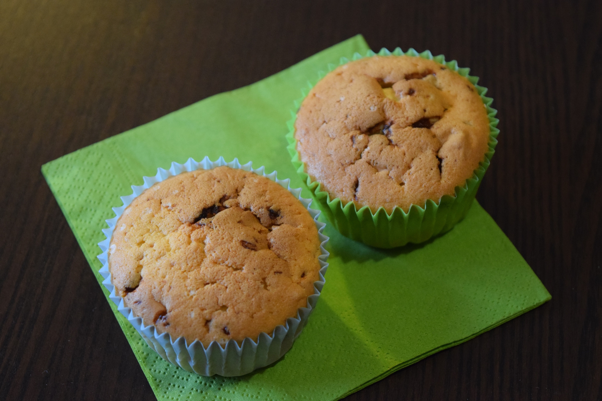 残った生クリームで簡単チョコ入りカップケーキ