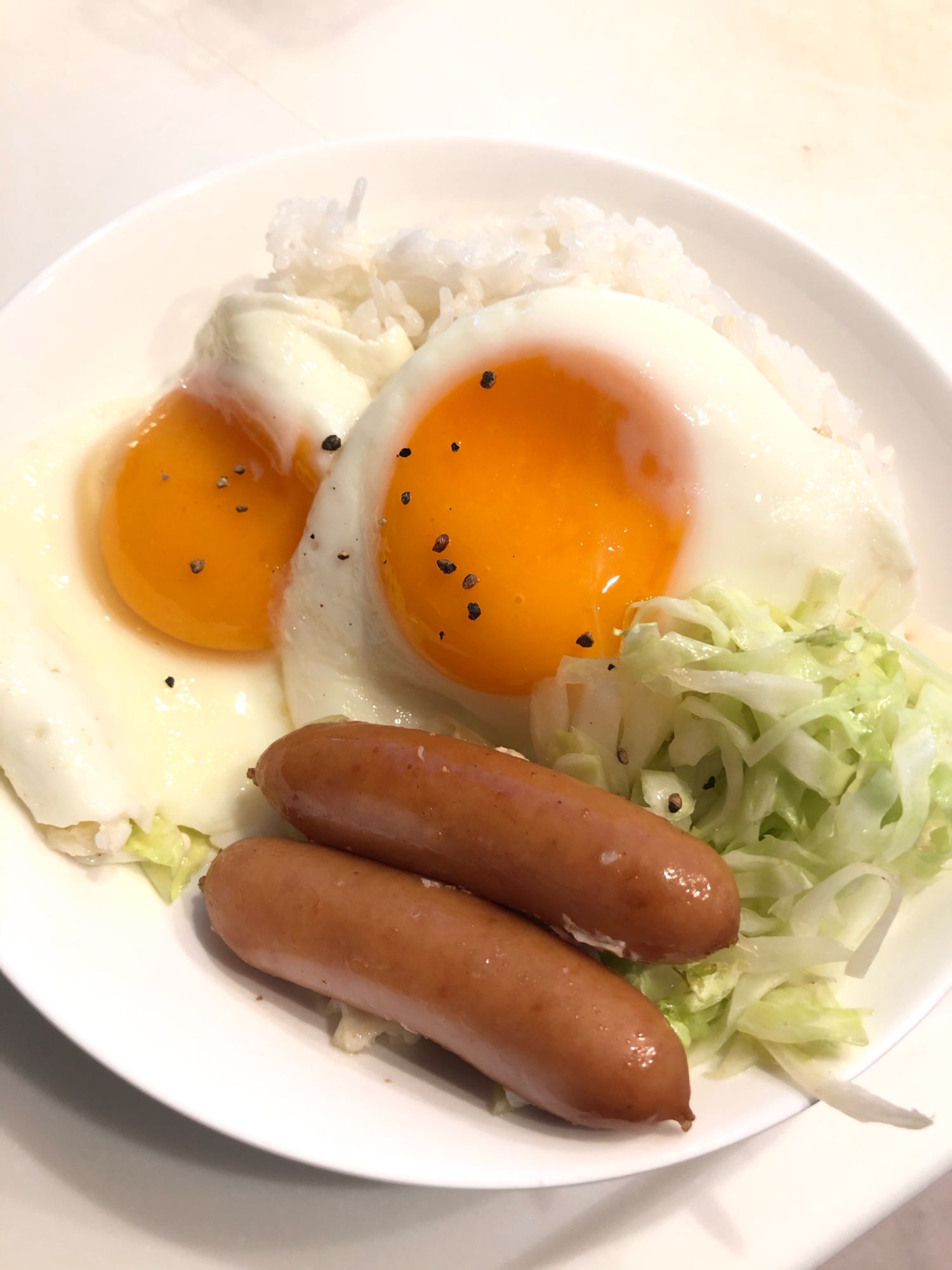 簡単♪目玉焼きとウインナーの朝食プレート