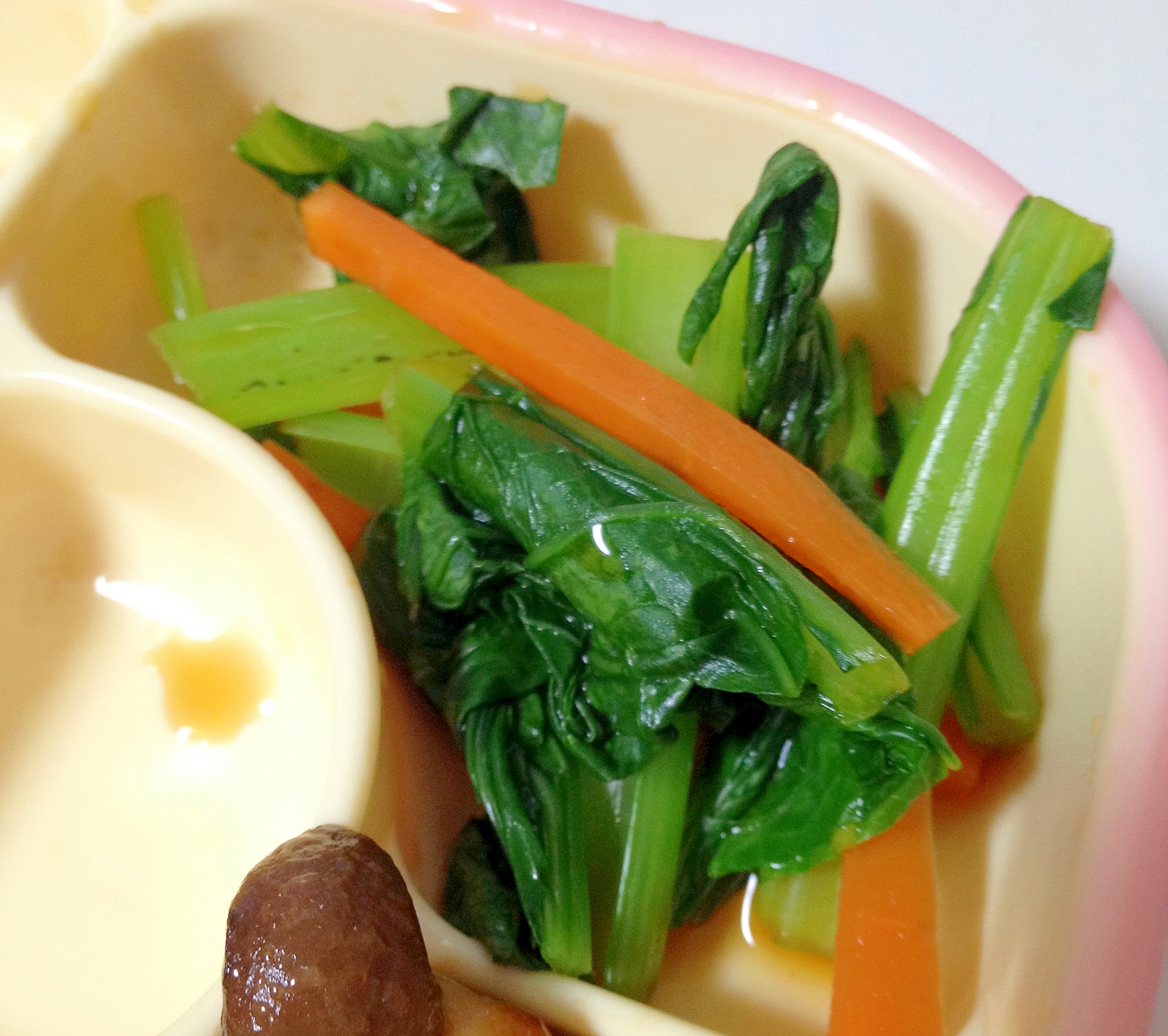 小松菜とにんじんのごま和え物