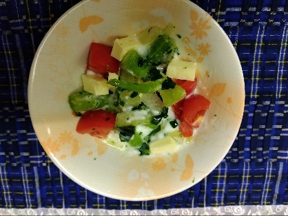 ブロッコリーとミニトマトのヨーグルトサラダ