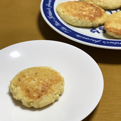 初豆腐ハンバーグでした。ヘルシーで美味しかったです。