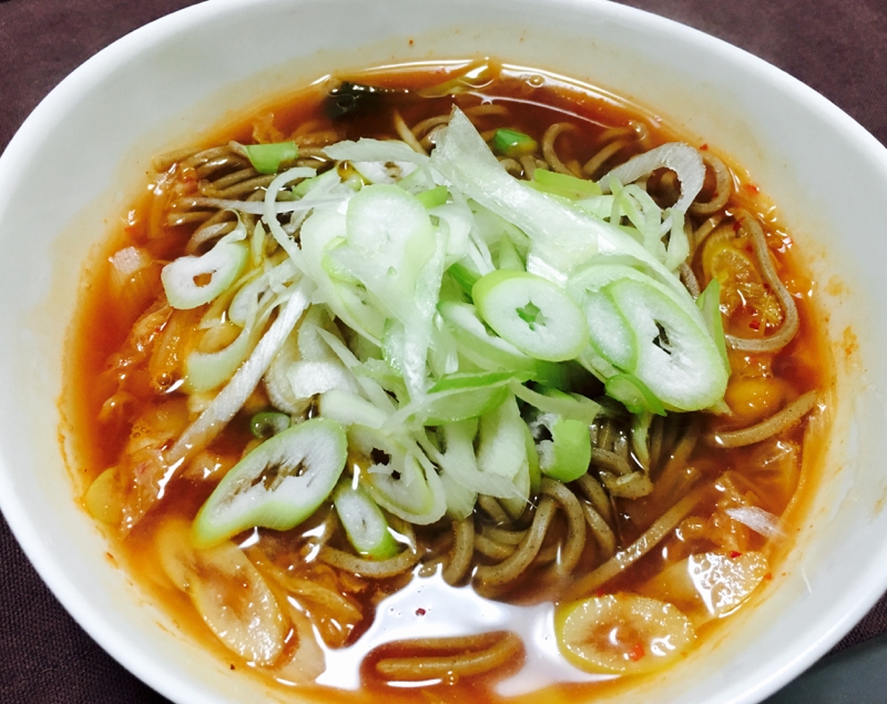 餃子白菜鍋リメイク！キムチの辛味ネギ蕎麦♡