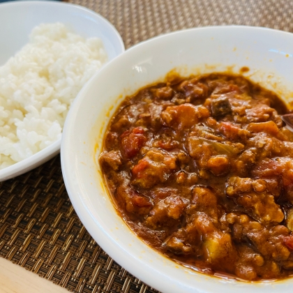 リコピン＆ビタミン♡セロリとトマト缶のキーマカレー
