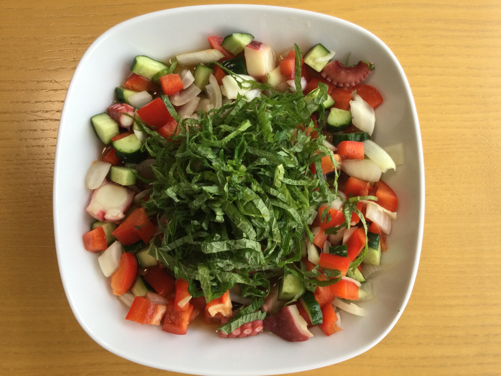 お酢で健康、タコと野菜の冷製サラダ
