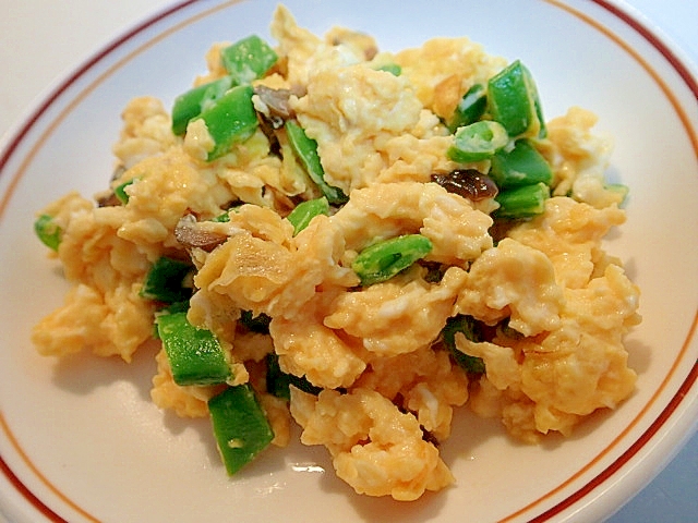 辛子マヨ入　スナップエンドウとキューちゃんの卵とじ