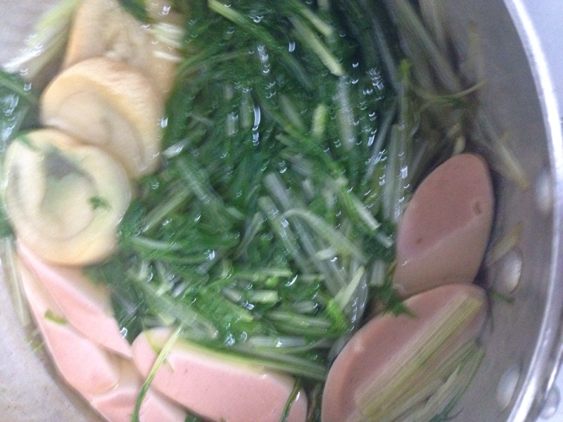 水菜と魚肉ソーセージの簡単煮