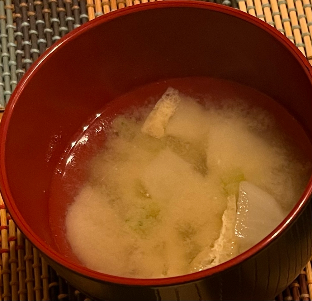 かぶと油揚げの味噌汁