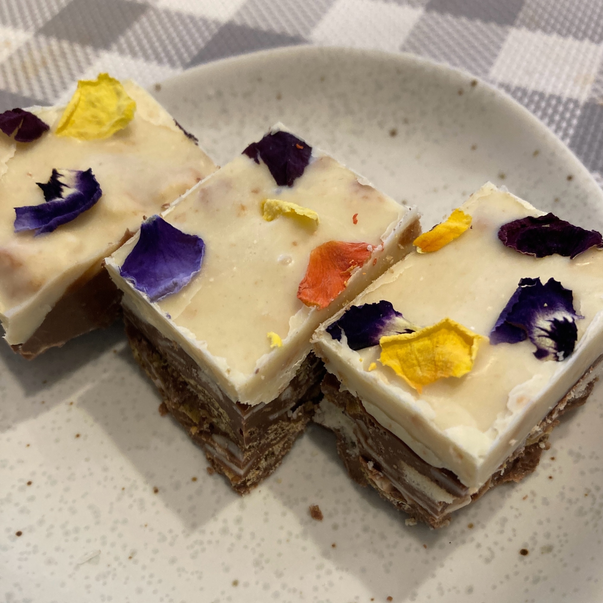 エディブルフラワーで華やかチョコレート レシピ・作り方 by 紅蓮華