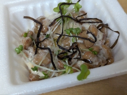 かいわれ大根と塩昆布の納豆