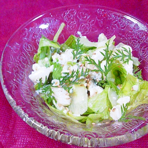 くずし豆腐とレタス・人参葉の簡単サラダ