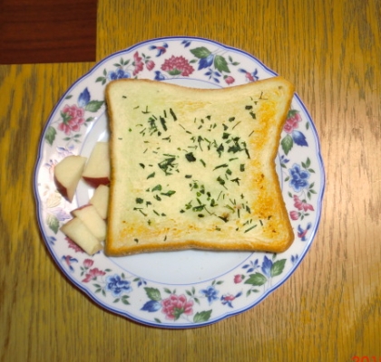 食パン１枚、そのままで食べました！！ガーリックが効いていて凄く美味しかったです♡ご馳走様でした♪