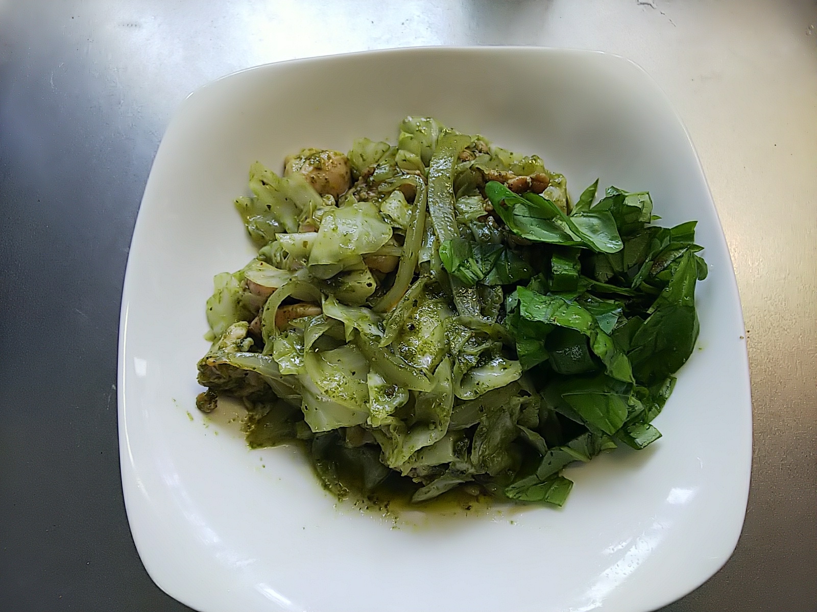 鶏肉と野菜のバジルソース炒め