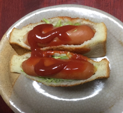 食パンにp切り込みを入れることによって凄く食べやすかったです。切り込みを入れなかったら食べにくいですよね。とても美味しかったです。ご馳走様でした。