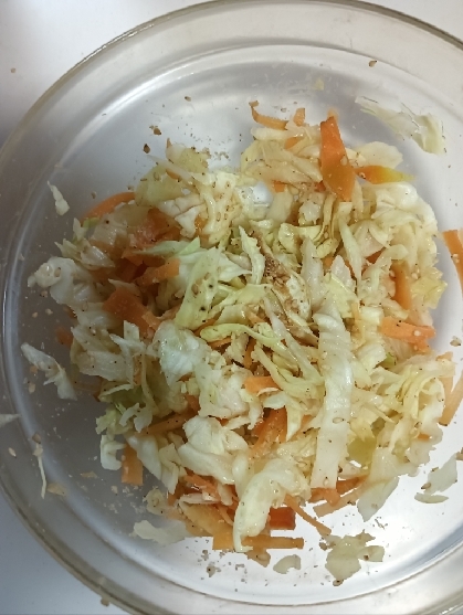 春キャベツと人参の胡麻和え(甘くない)