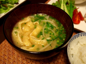 ホッとする味★もやしと油揚げのお味噌汁