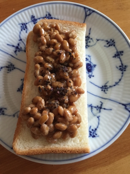 簡単朝食♪ゆかり納豆トースト