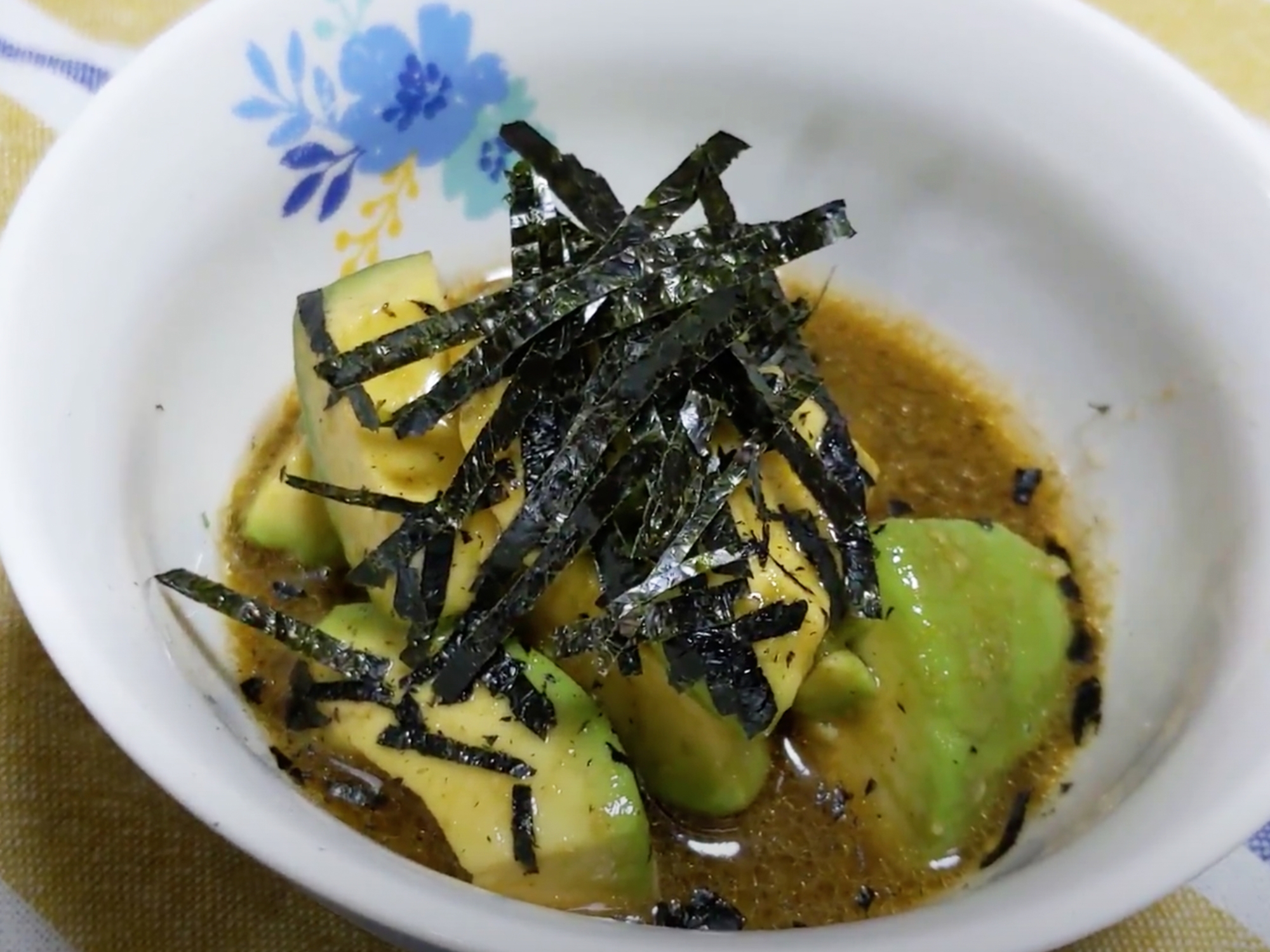 やみつき覚悟！アボカドにんにく醤油和え