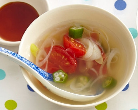 オクラとトマトのスープ