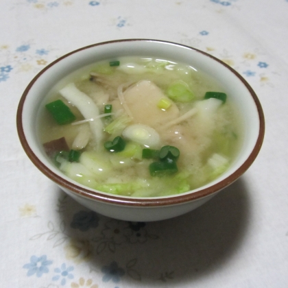 九条ネギ、えのき、油揚げ、わかめの味噌汁♪