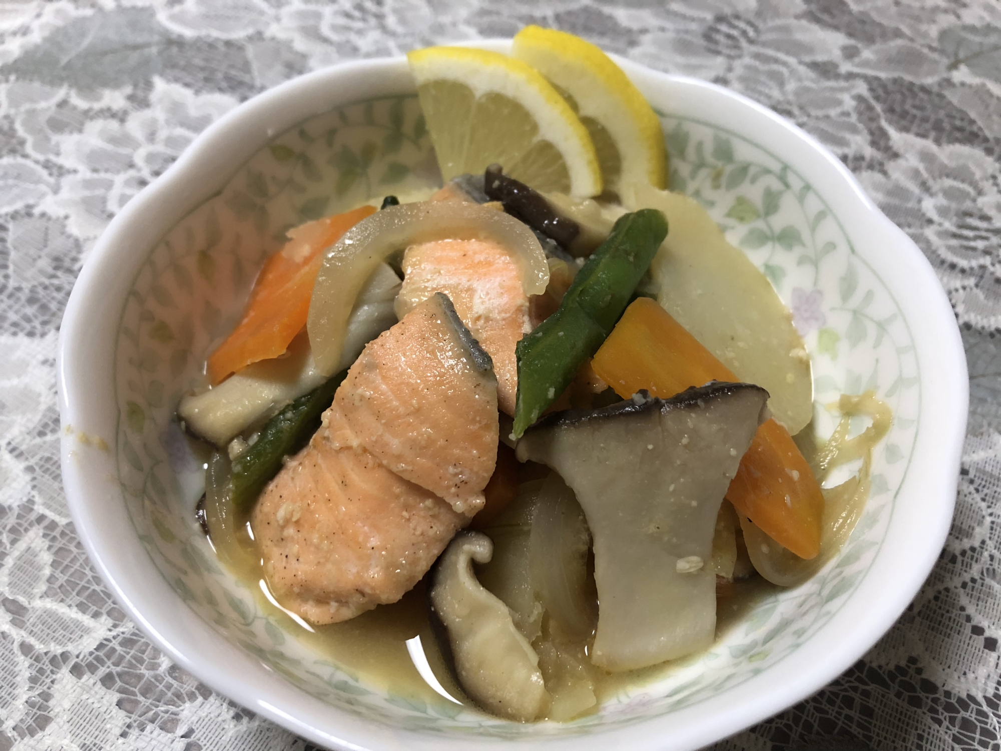 鮭と野菜の味噌マヨ煮
