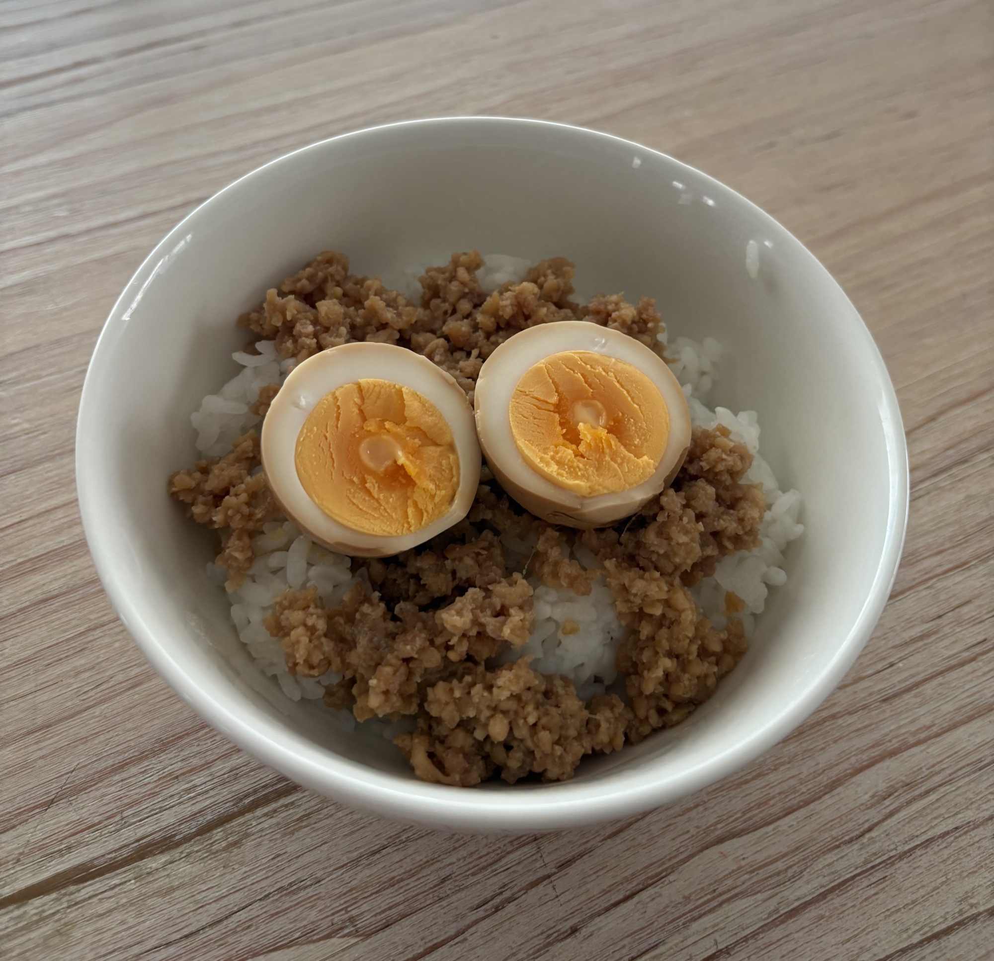 鶏そぼろと味玉のどんぶり