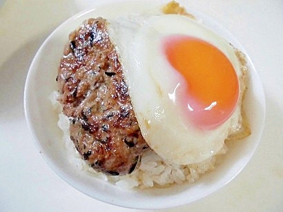 ひじきハンバーグで　和風ロコモコ丼