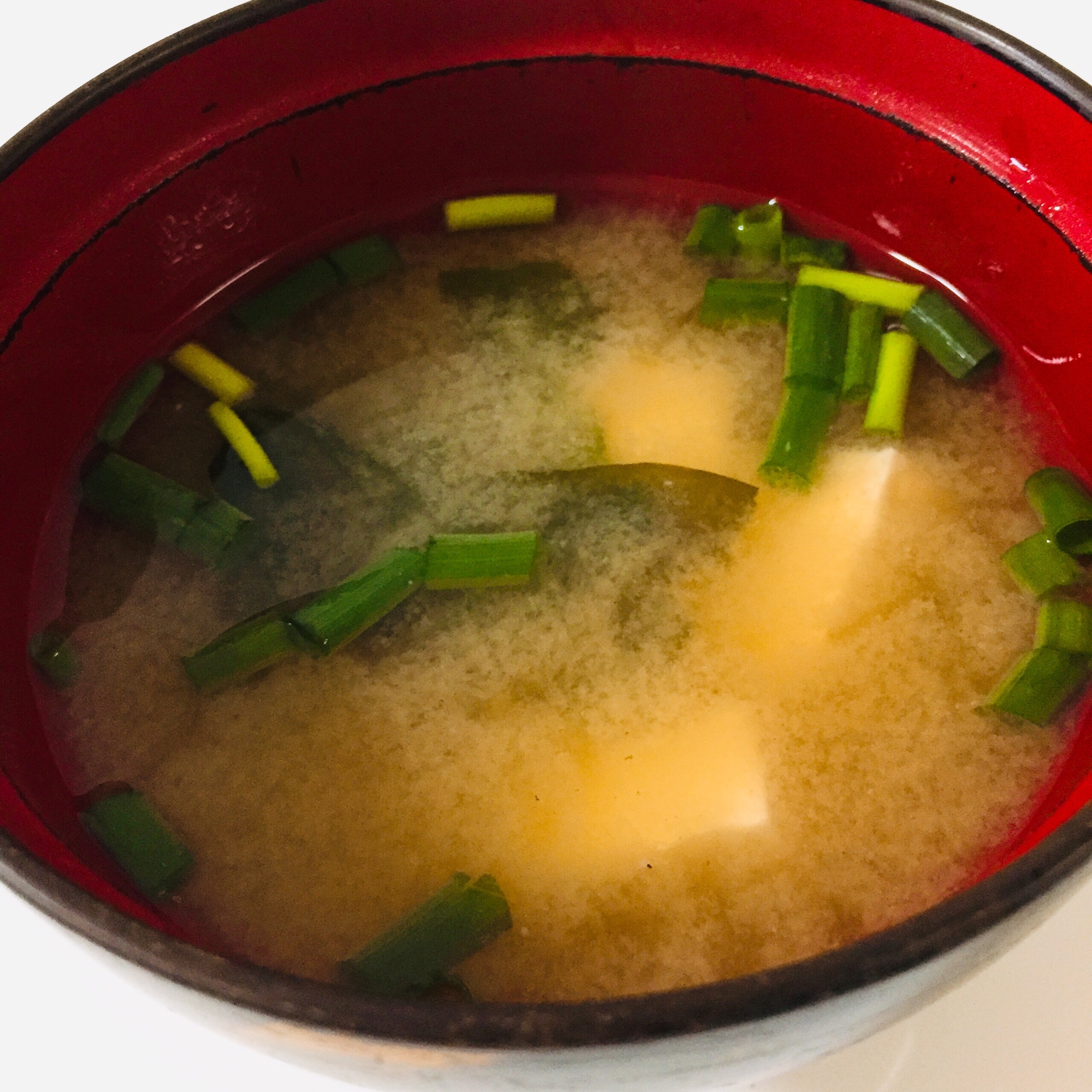 ダシ要らず！豆腐とわかめの味噌汁