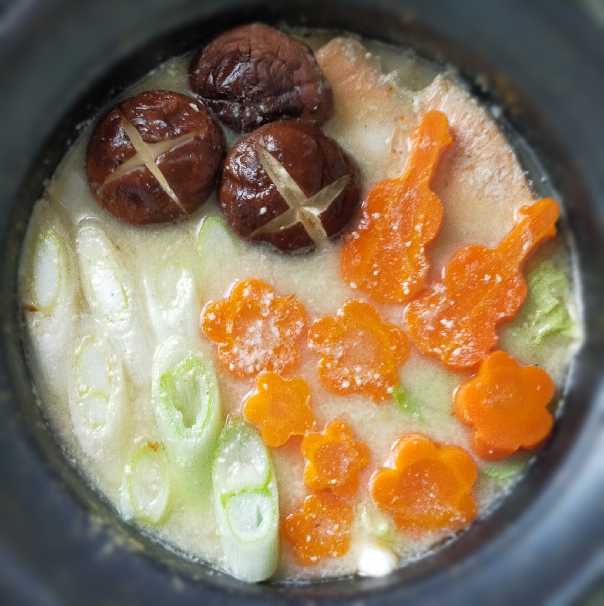 温かいんだから♪酒粕みそ鍋~西のまるごと鍋#みそ汁