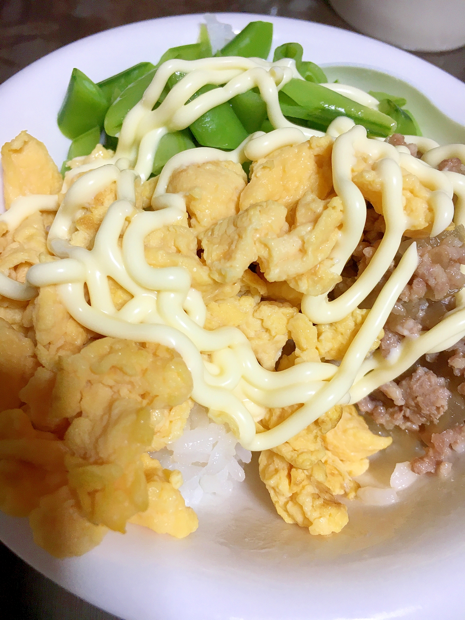 三色マヨ丼