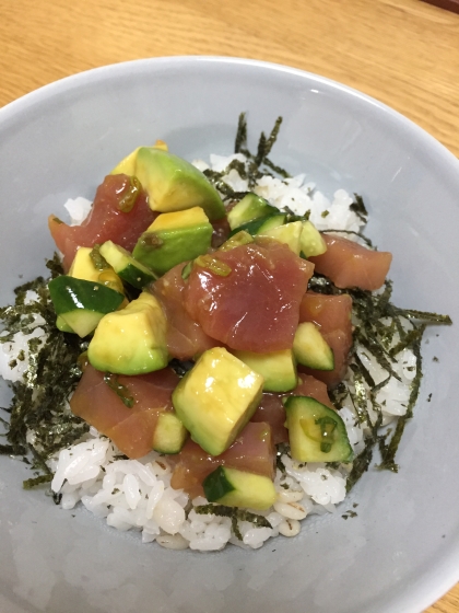 めちゃうま♪マグロとアボカドのユッケ丼