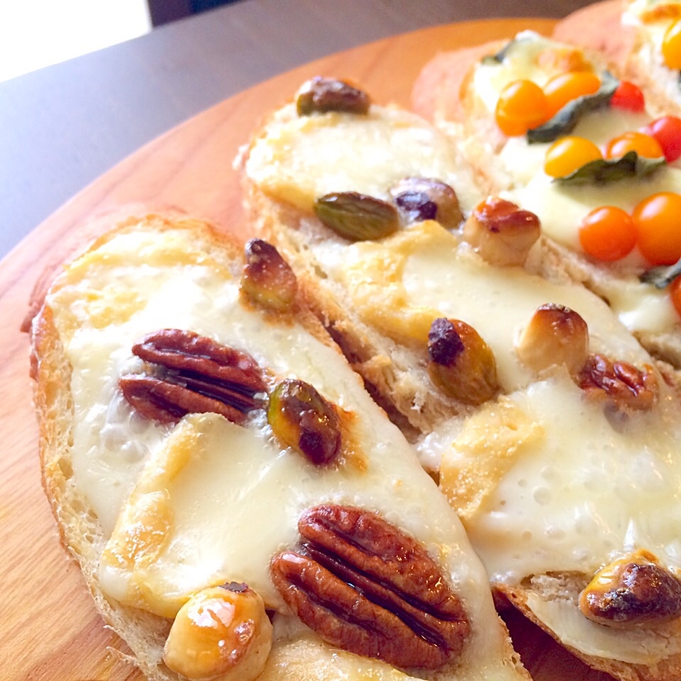 ウォッシュチーズとナッツの蜂蜜漬けナッツのトースト レシピ 作り方 By Saori I O 楽天レシピ