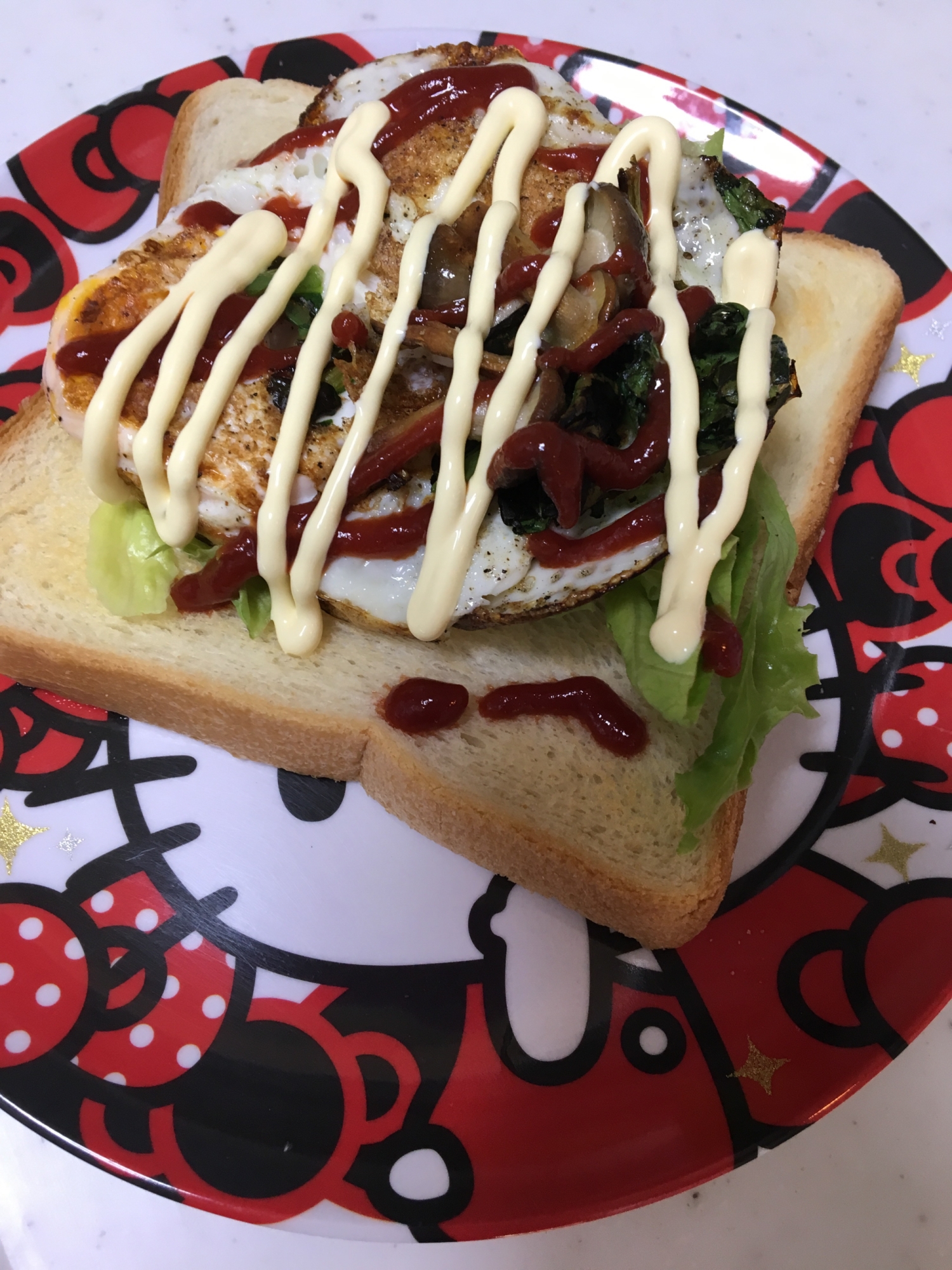 食パンで☆目玉焼きと小松菜としめじのソテートースト