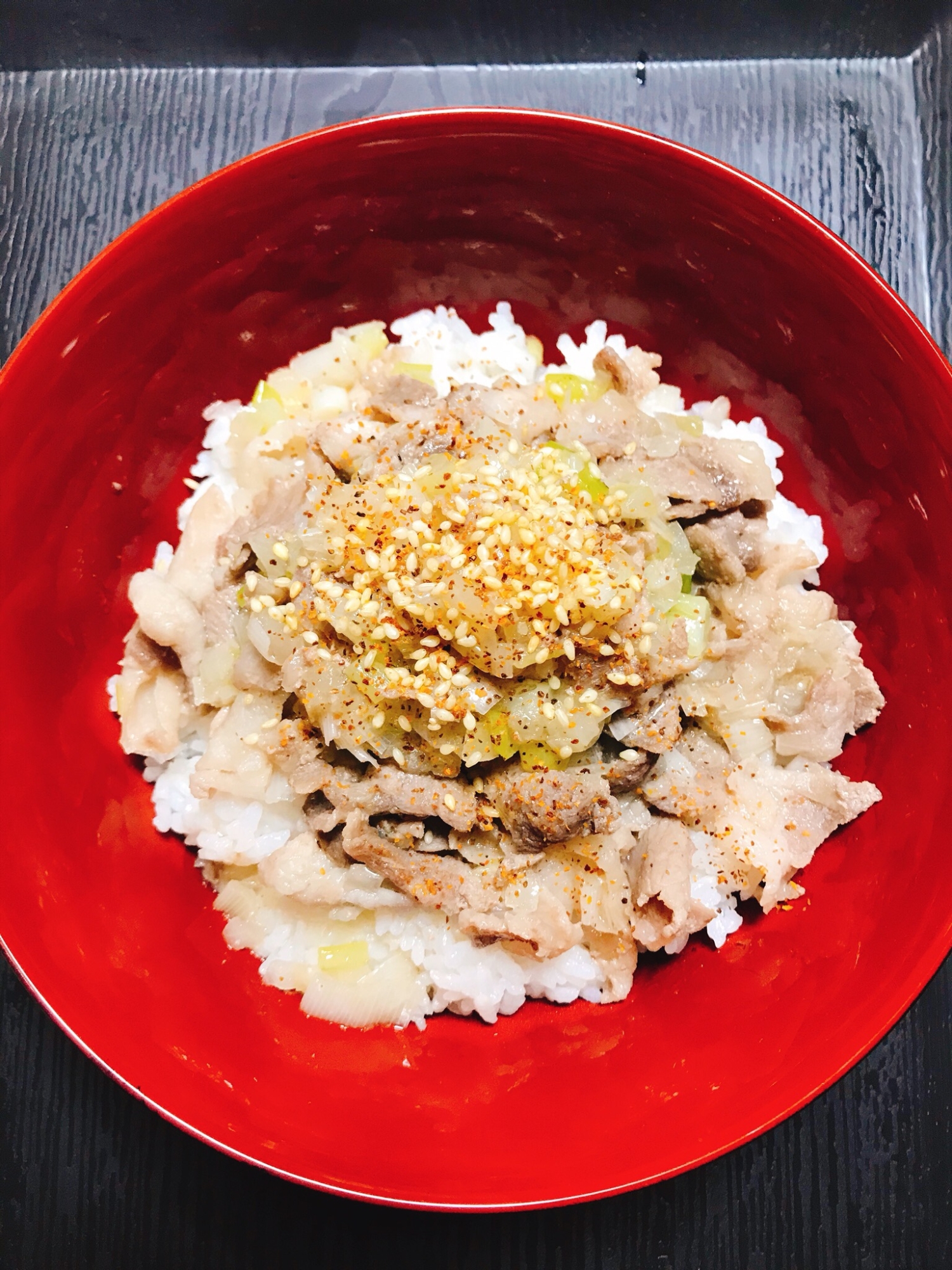 簡単ネギ塩豚カルビ丼 159円