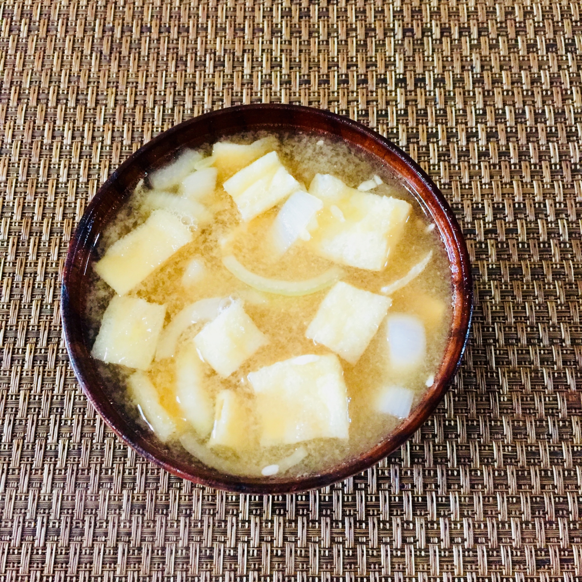 簡単! 油揚げと玉ねぎの味噌汁