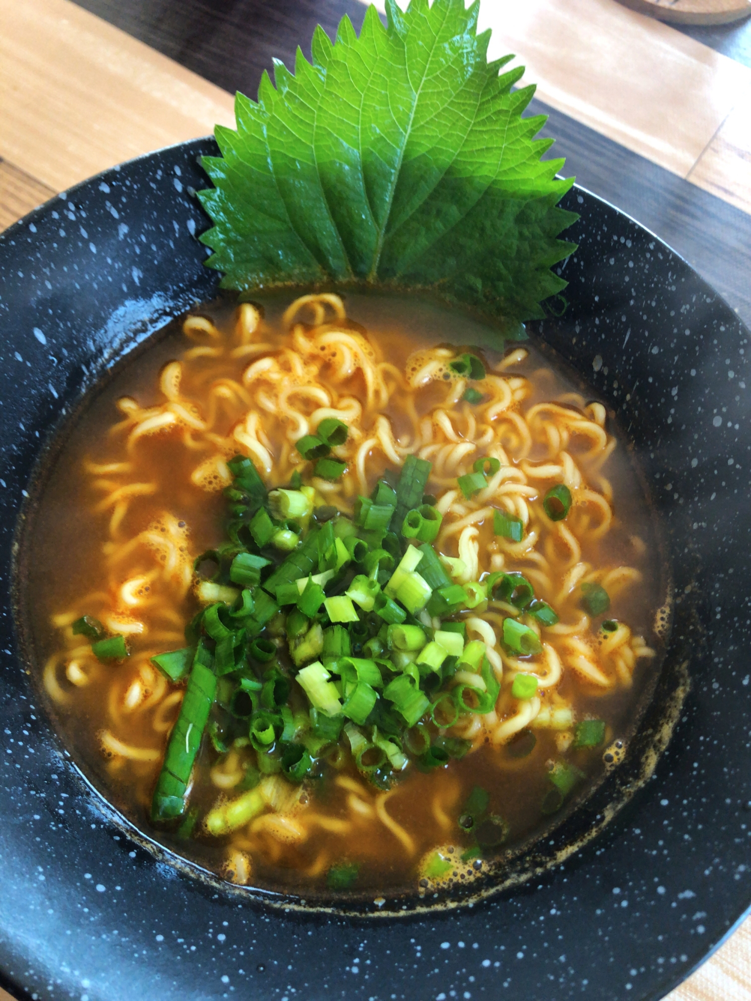 大葉と九条ネギのラーメン