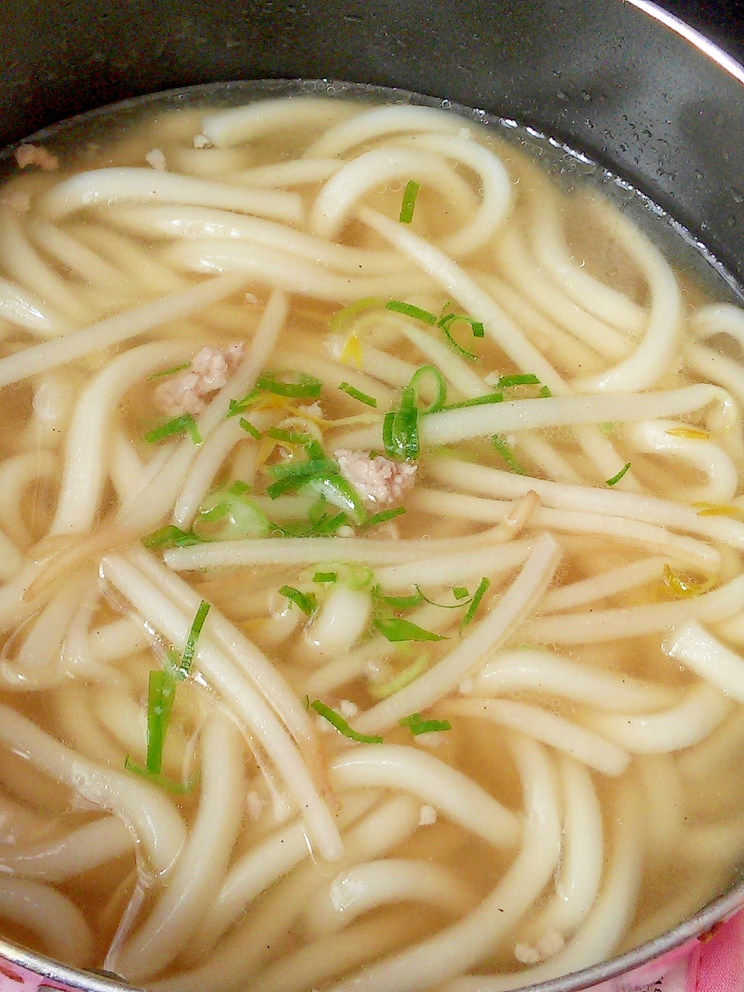 コク旨♪シャキシャキもやしと豚挽き肉の中華うどん