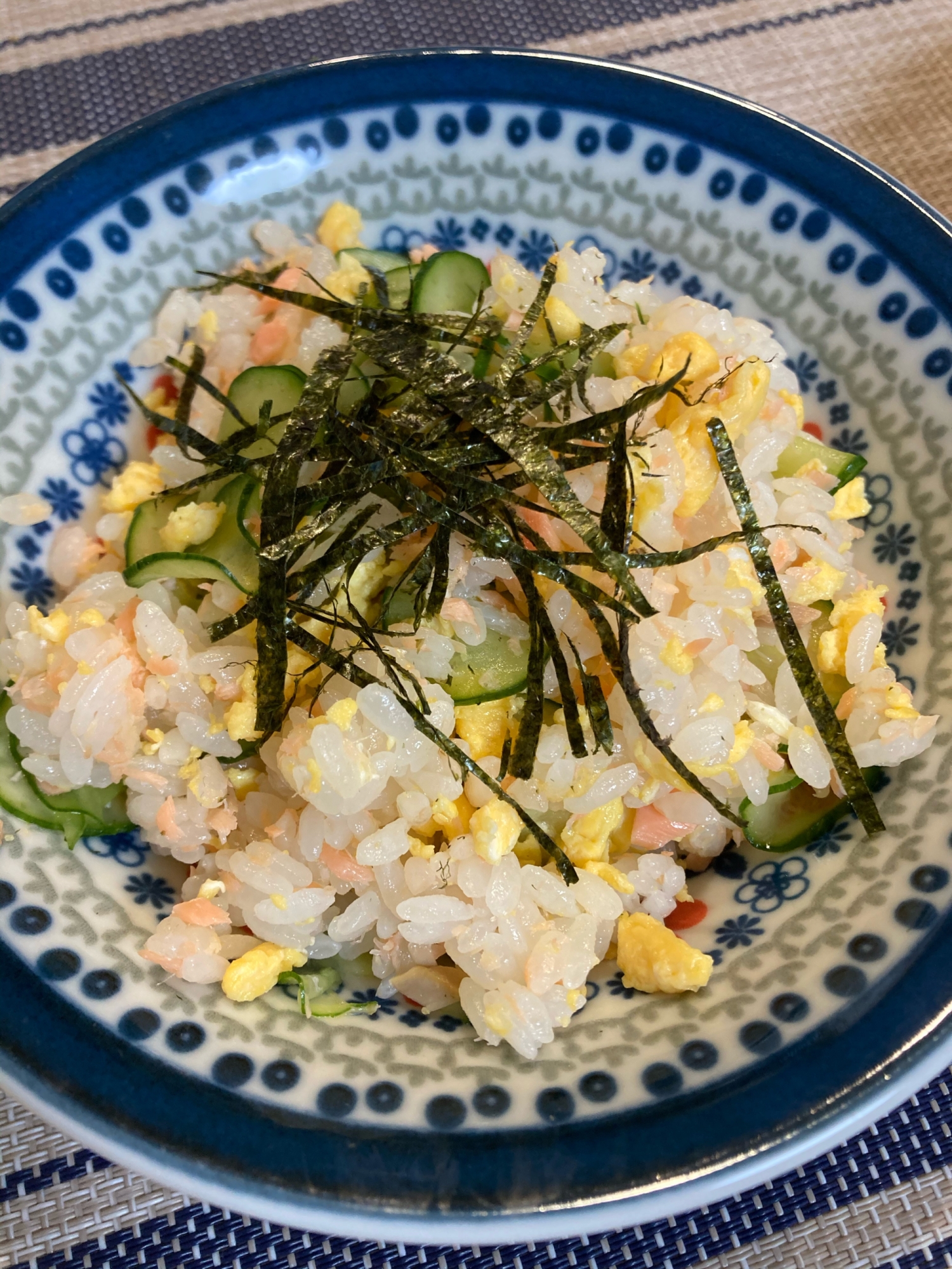 簡単‼さけと卵ときゅうりのちらし寿司♡