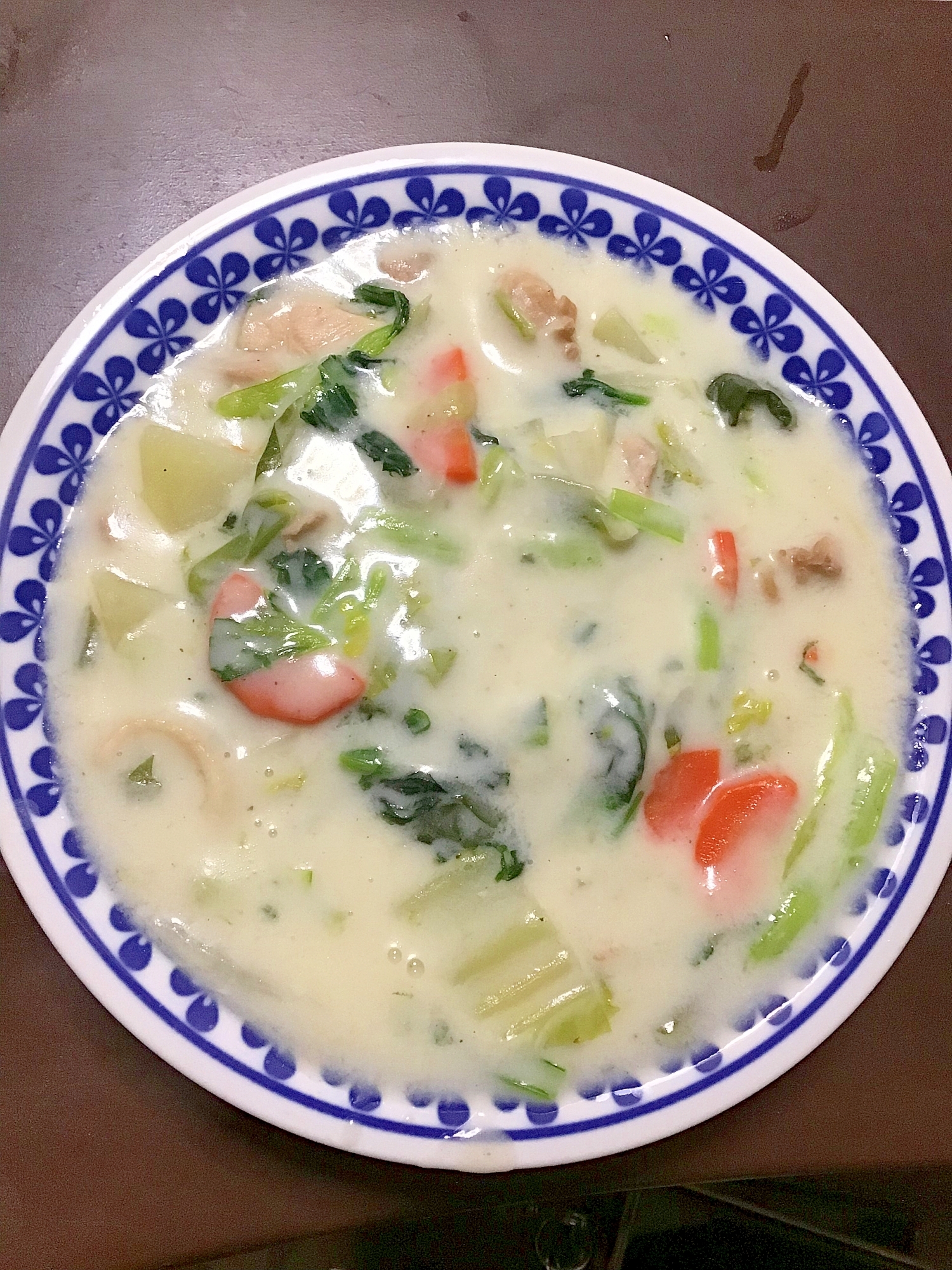 鶏ももと小松菜の牛乳シチュー。